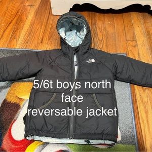 North face boys size 5-6t reversible jacket.